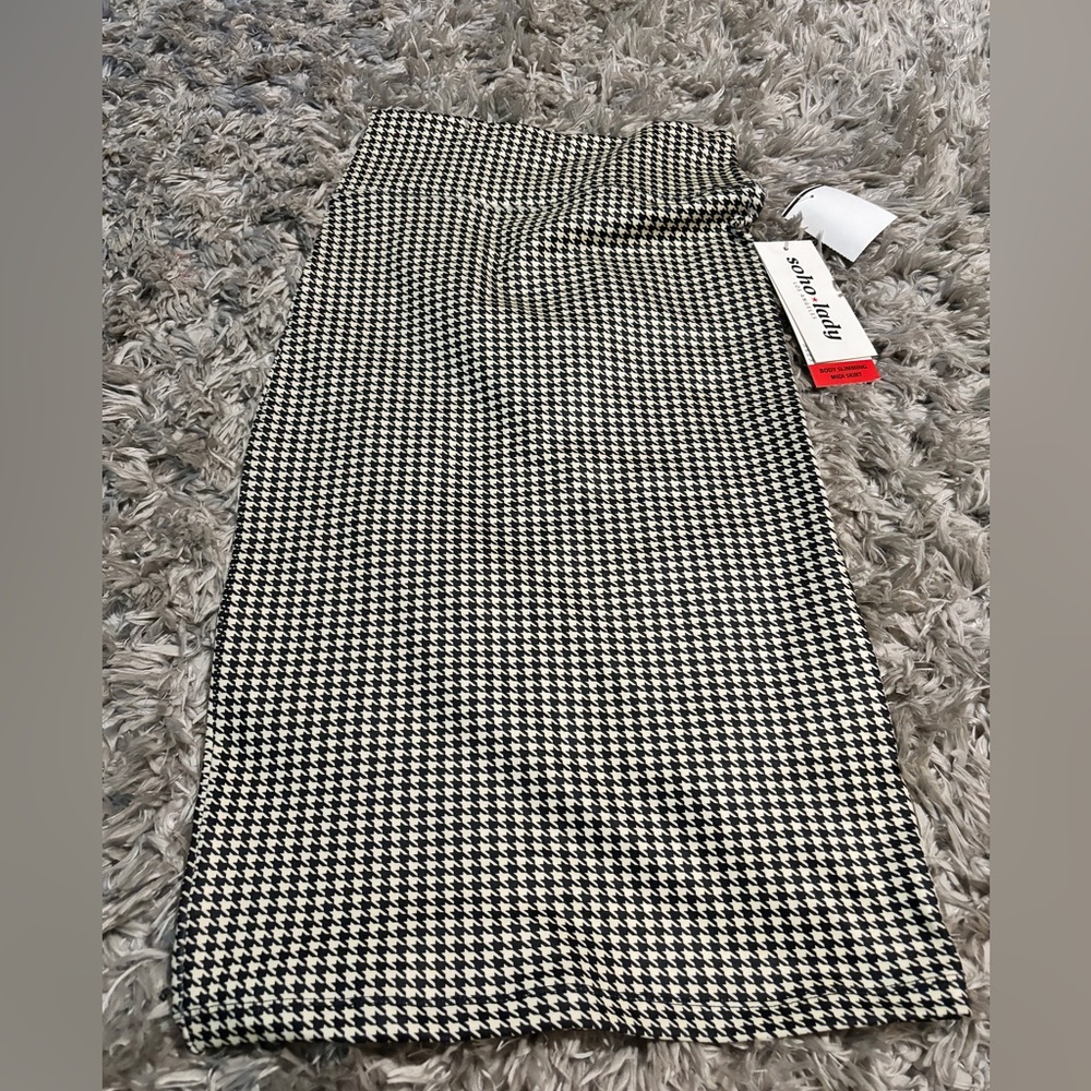 Houndstooth pencil skirt